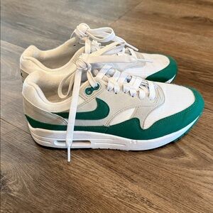 Nike Air Max 1 '87 Womens Size 7 Malachite Grey White Green Sneakers